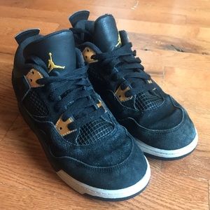 Jordan retro basketball shoes